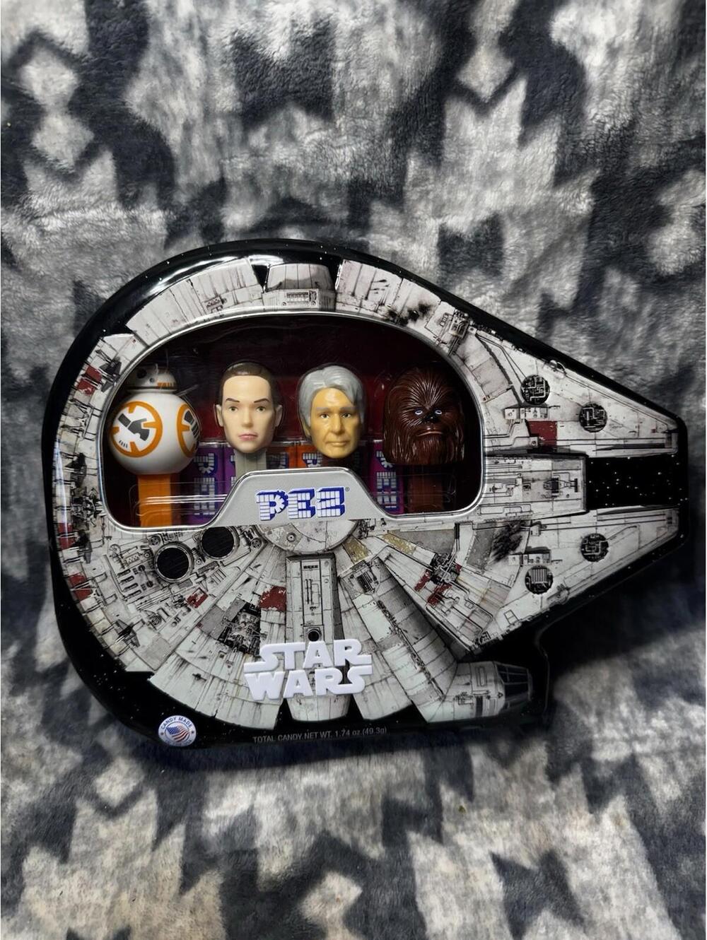 PEZ Star Wars Millennium Falcon Gift Tin Set BB-8 Rey Han Solo Chewbacca Sealed